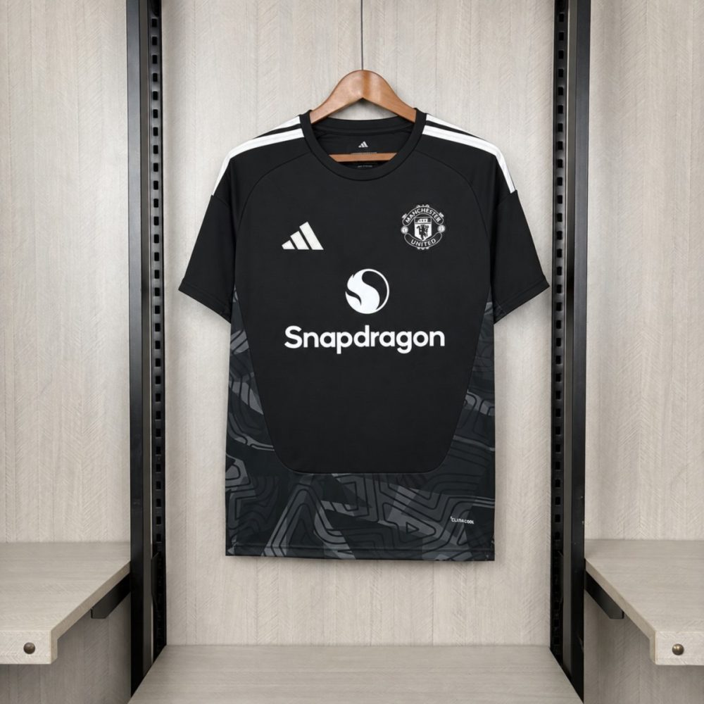 2026/27 Manchester United Black Goalkeeper Jersey FanVersion