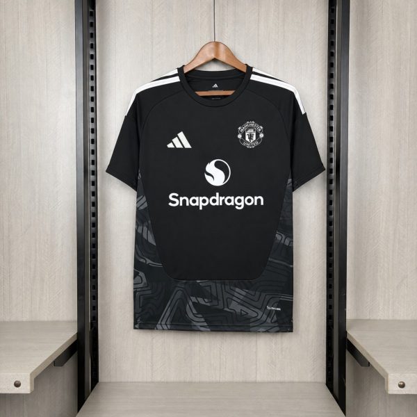 2026/27 Manchester United Black Goalkeeper Jersey FanVersion