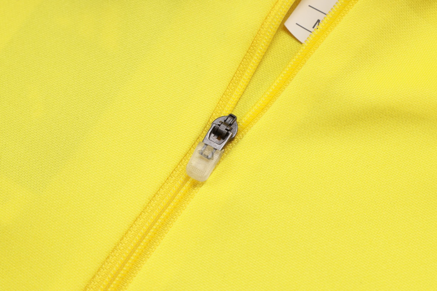 202526 Real Madrid yellow-black Long-sleeved half-pull training kit Football team kit