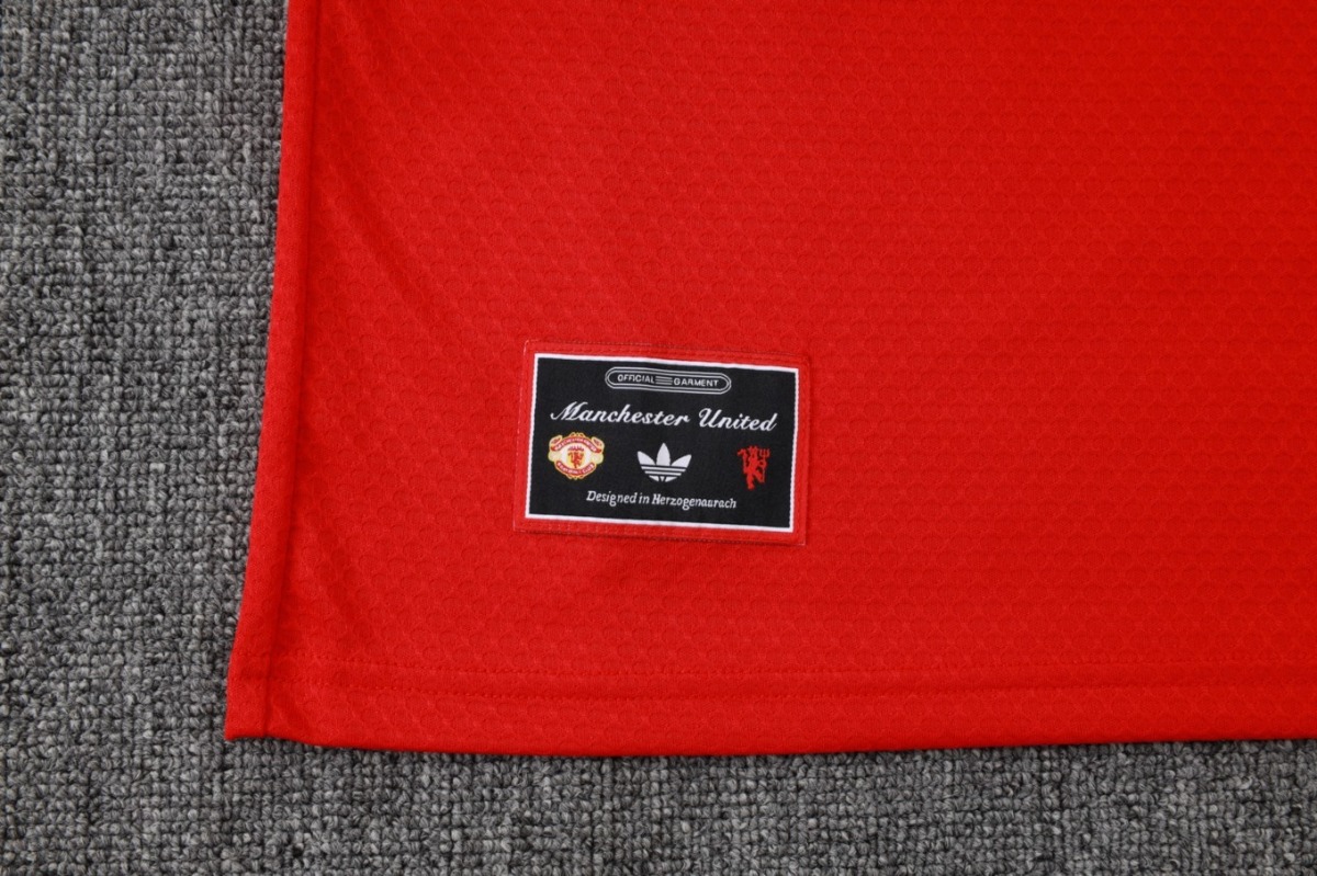 2026 Manchester United Red Training Set Shirt and Shorts