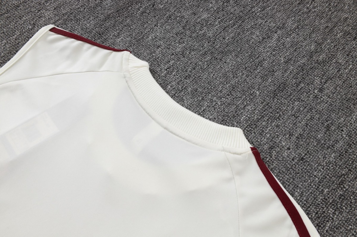 2026 Spain Beige Training Set Shirt and Shorts