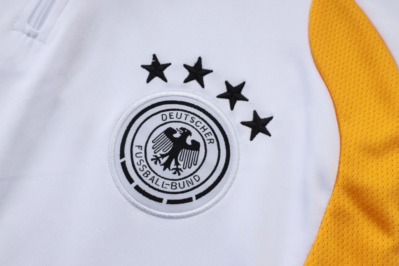 202526 Germany White Long-sleeved half-pull training kit Football team kit