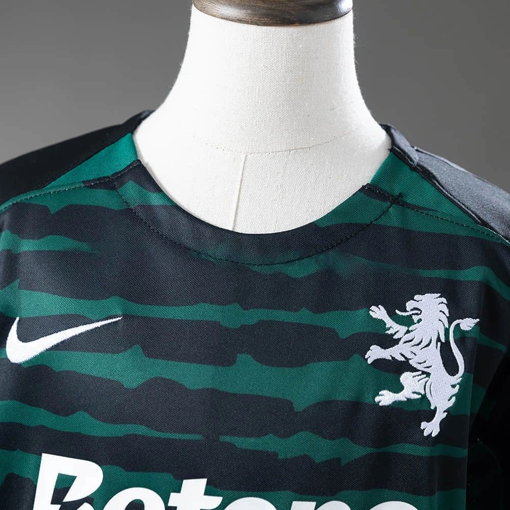 2025/26 Sporting Lisbon Christmas Edition jersey kids Kits size: 16-28