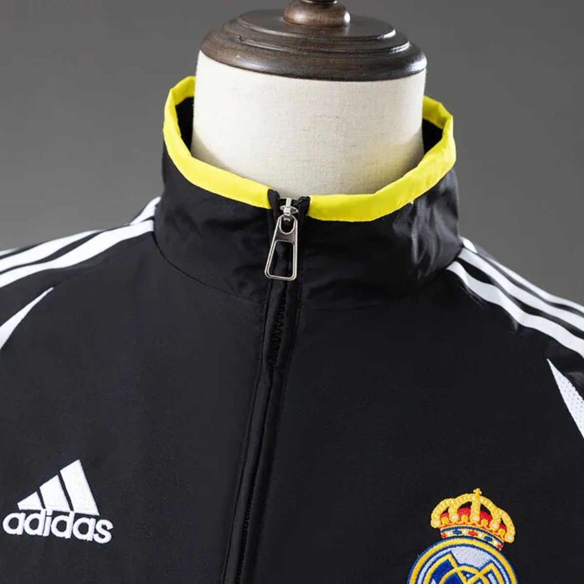 2006/07 Real Madrid Vintage Style Jacket Windbreaker