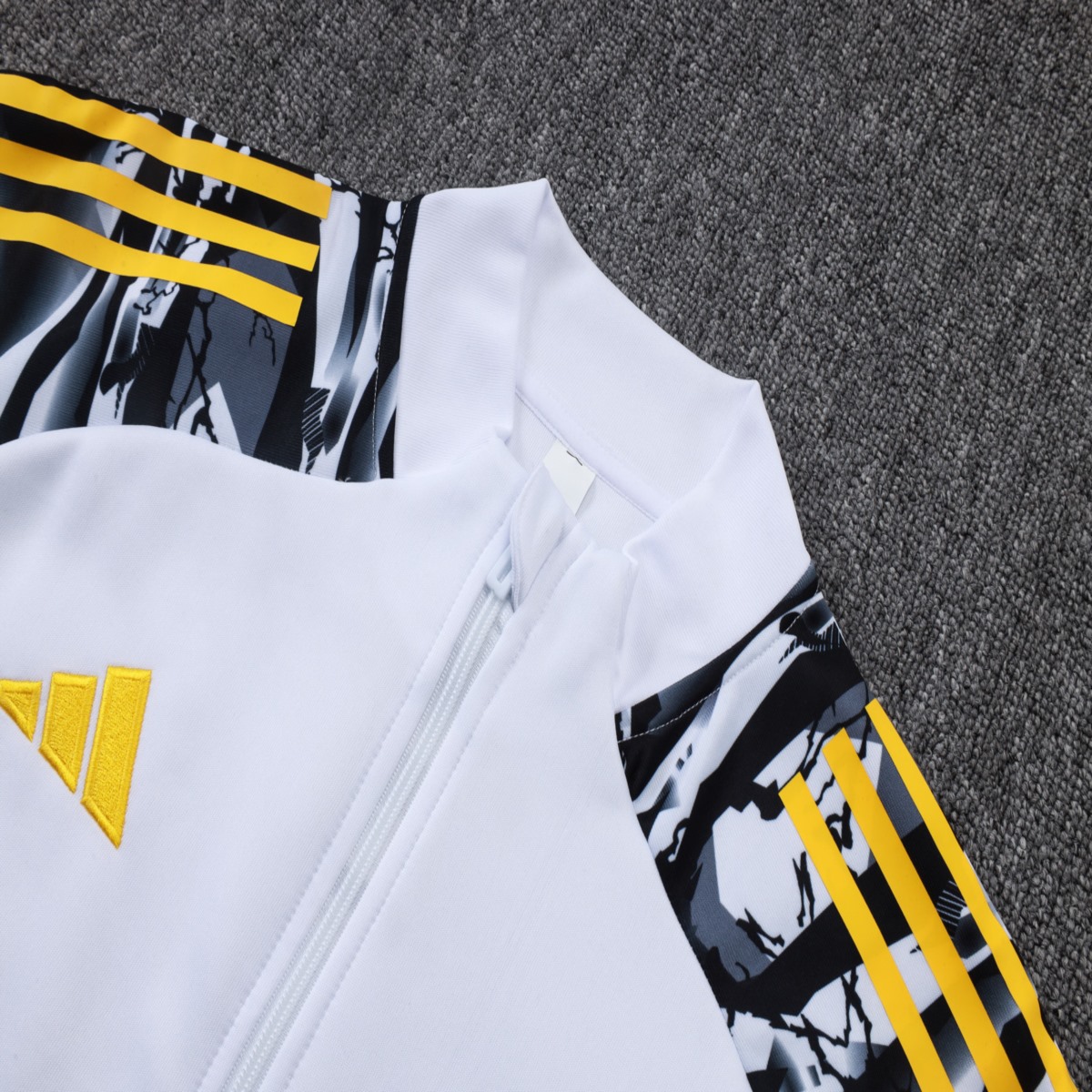 2026 Real Madrid White Jacket Training Suit Set