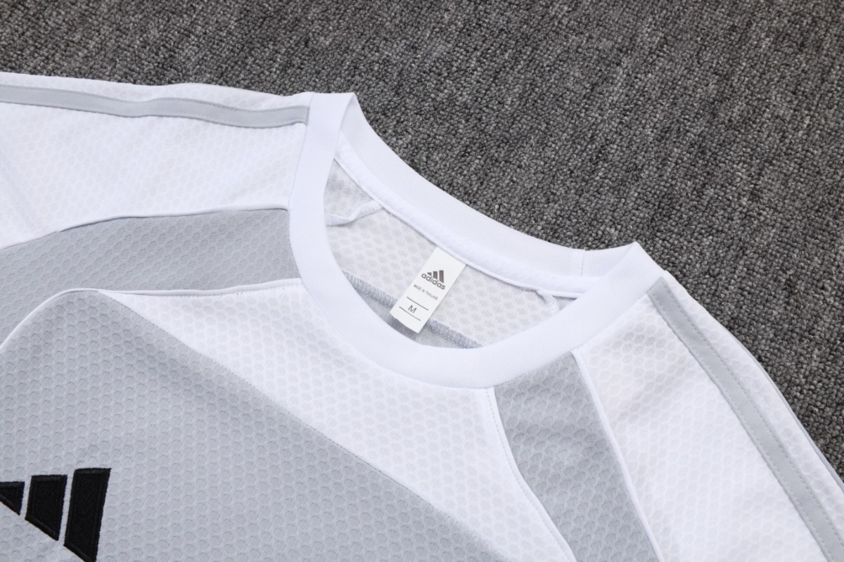 2026 Real Madrid Off-white Training Set Shirt and Shorts