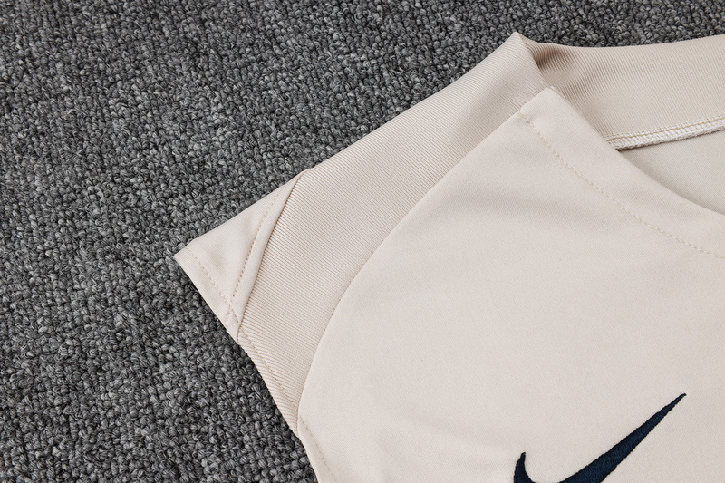 2025/26 Barcelona beige Training Set Shirt and Shorts