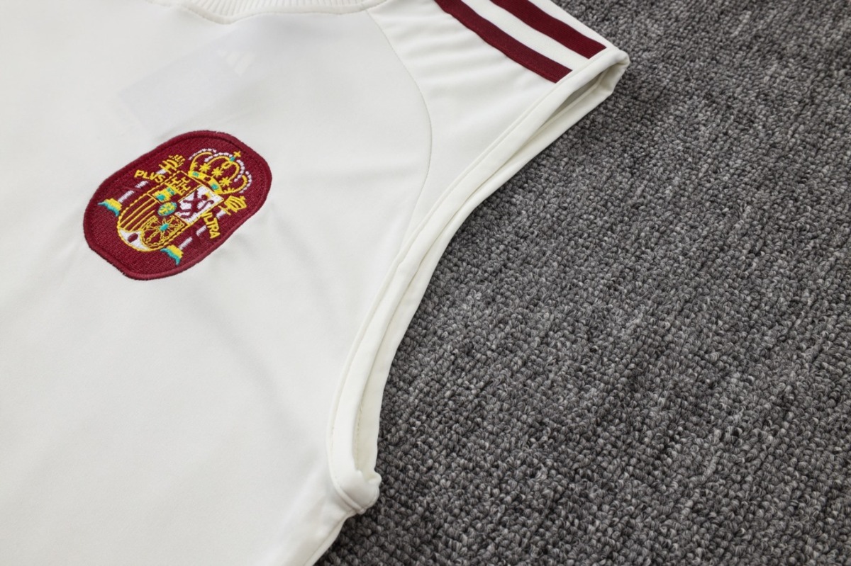2026 Spain Beige Training Set Shirt and Shorts