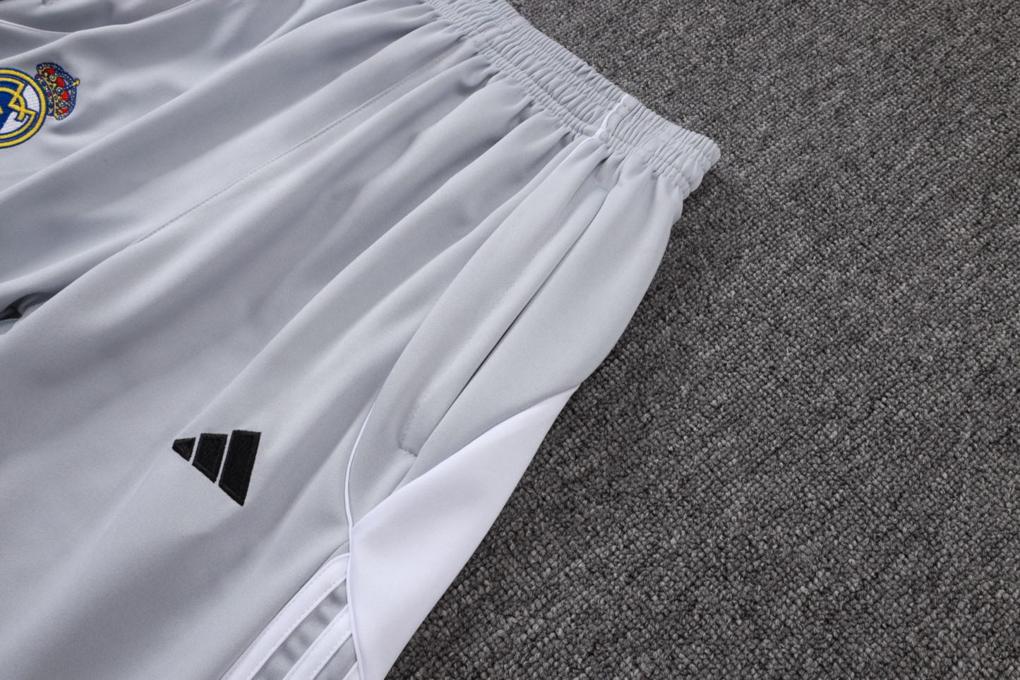 2025/26 Real Madrid off-white gray Jacket Training Suit Set Football Team Shirt Sports Fashion