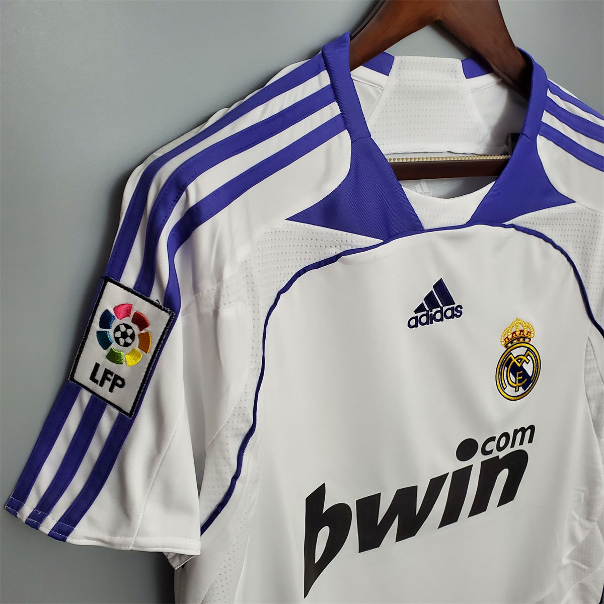 Real Madrid Retro 07/08 home jersey Fan Version