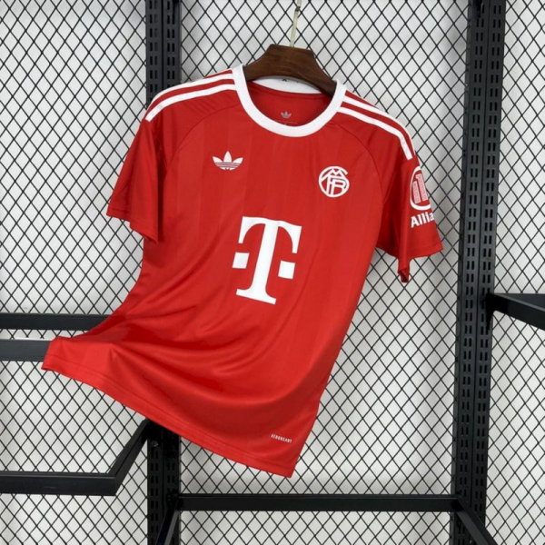 2025/26 Bayern Munich Goalkeeper Red Jersey Fan Version