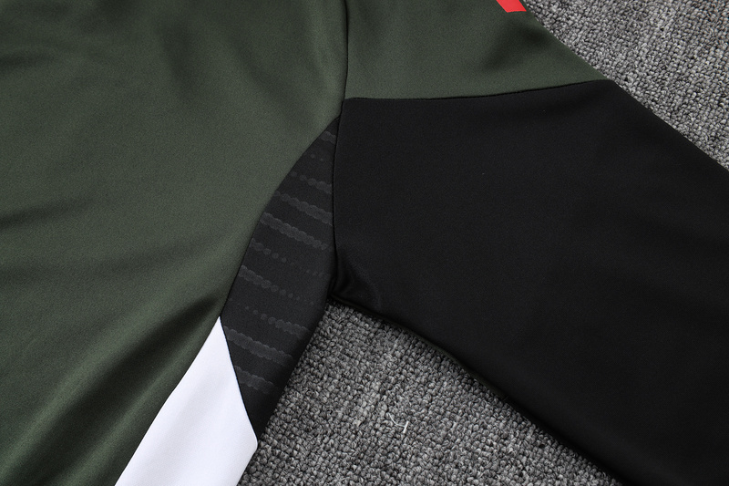 202526 Bayern Munich Dark green Long-sleeved half-pull training kit Football team kit