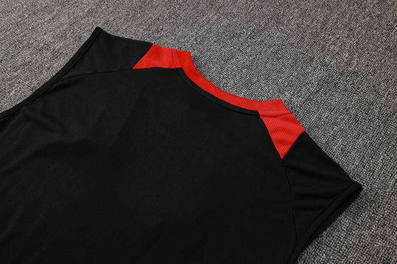 24/25 Internacional Black Training Set Shirt and Shorts