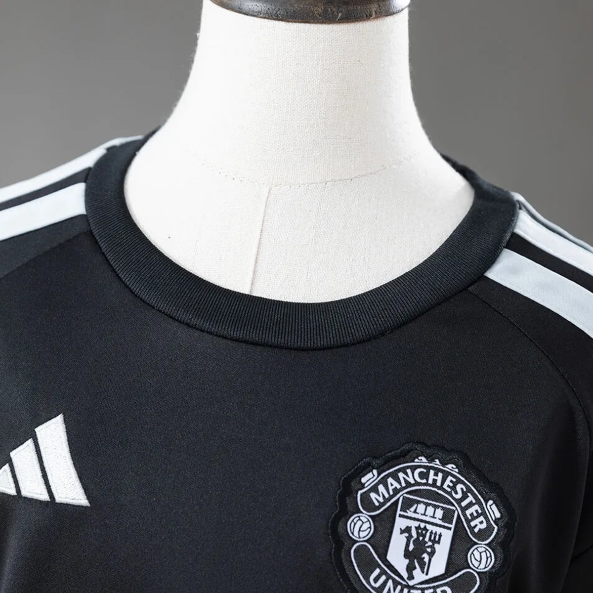 2026/27 Manchester United Goalkeeper Kids Kits
