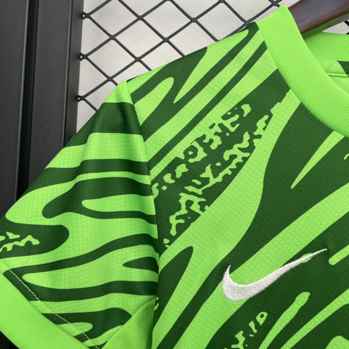 2025/26 Sporting Lisbon Goalkeeper Green jersey kids Kits size: 16-28