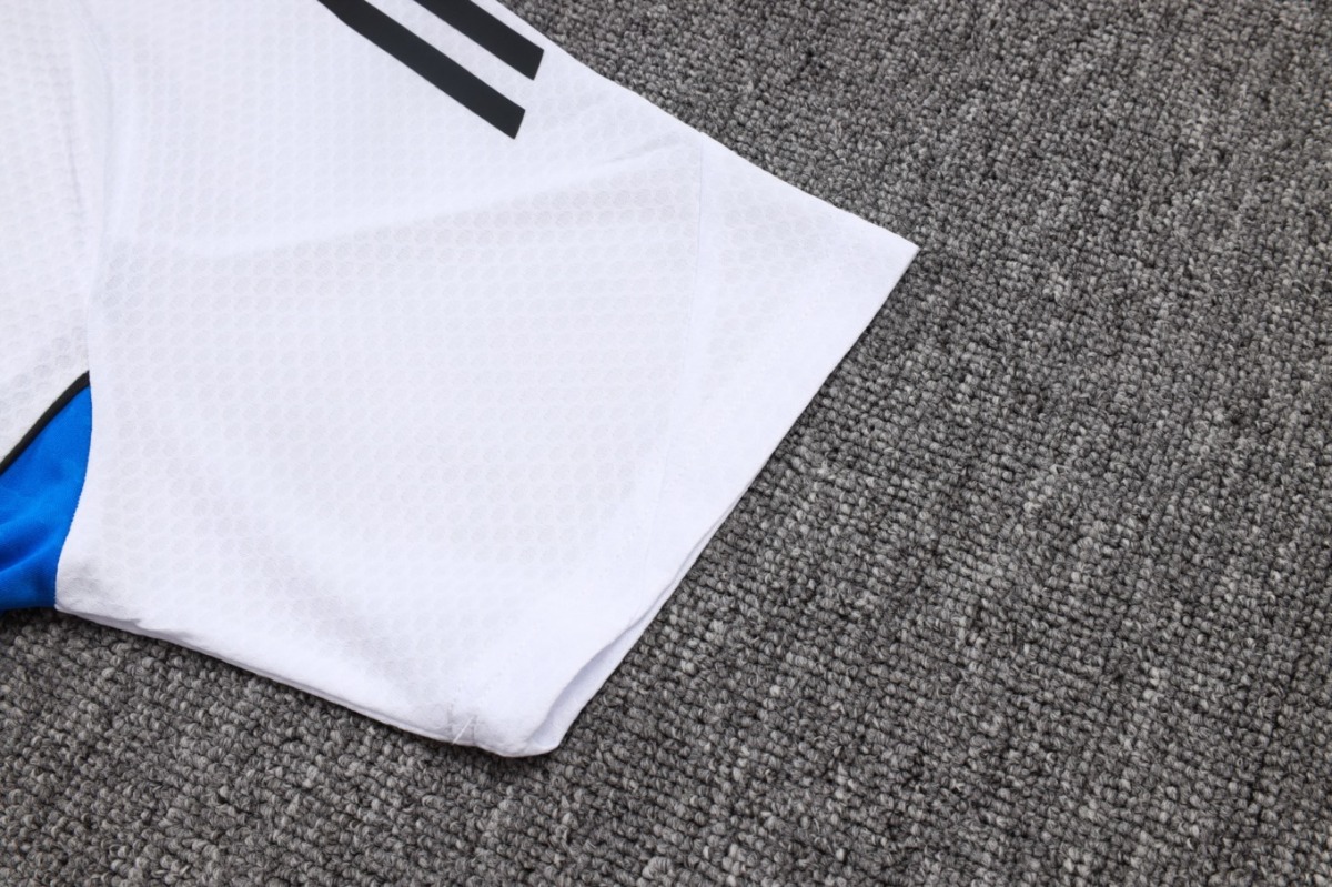 2026 Manchester United White Training Set Shirt andShorts