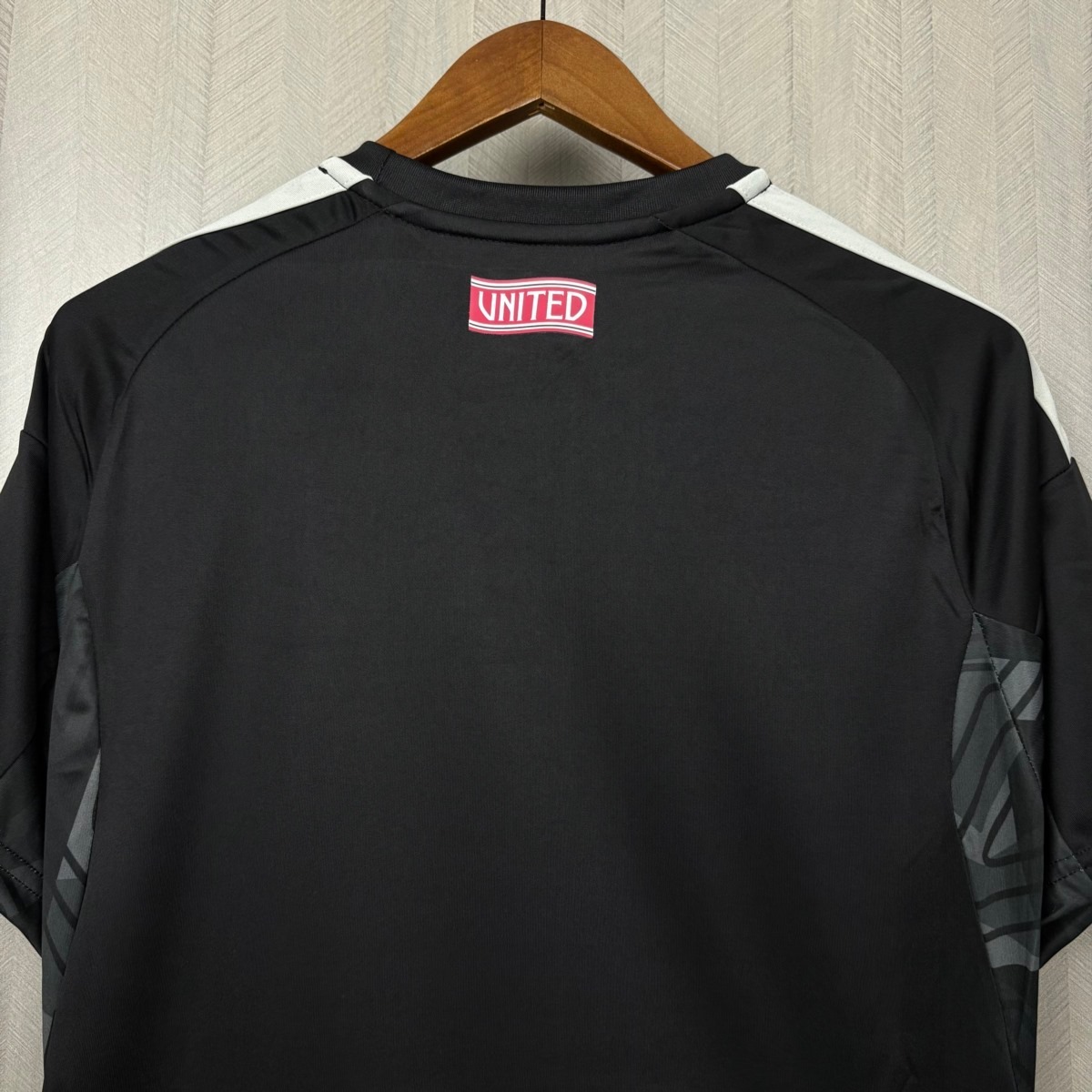 2026/27 Manchester United Black Goalkeeper Jersey FanVersion