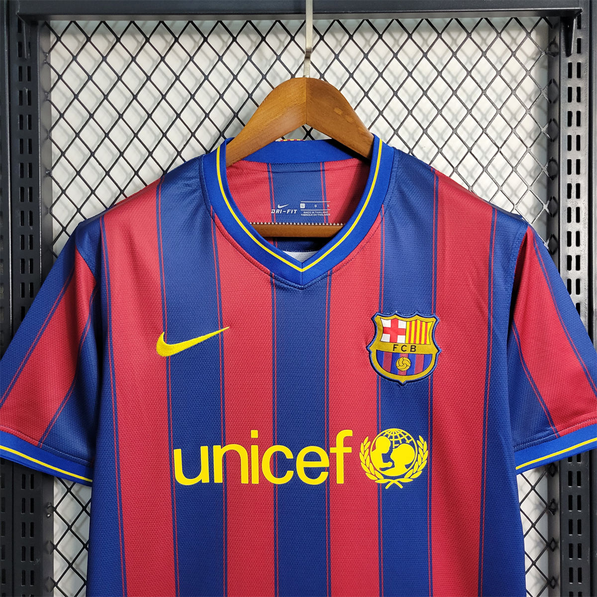 Retro Barcelona 09/10 Home jersey Fan Version
