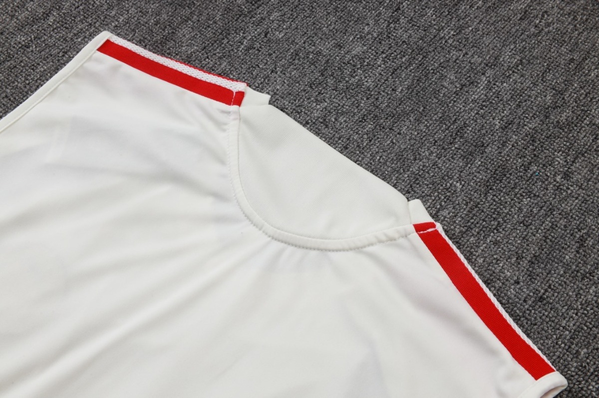 2026 Bayern Munich Beige Training Set Shirt and Shorts
