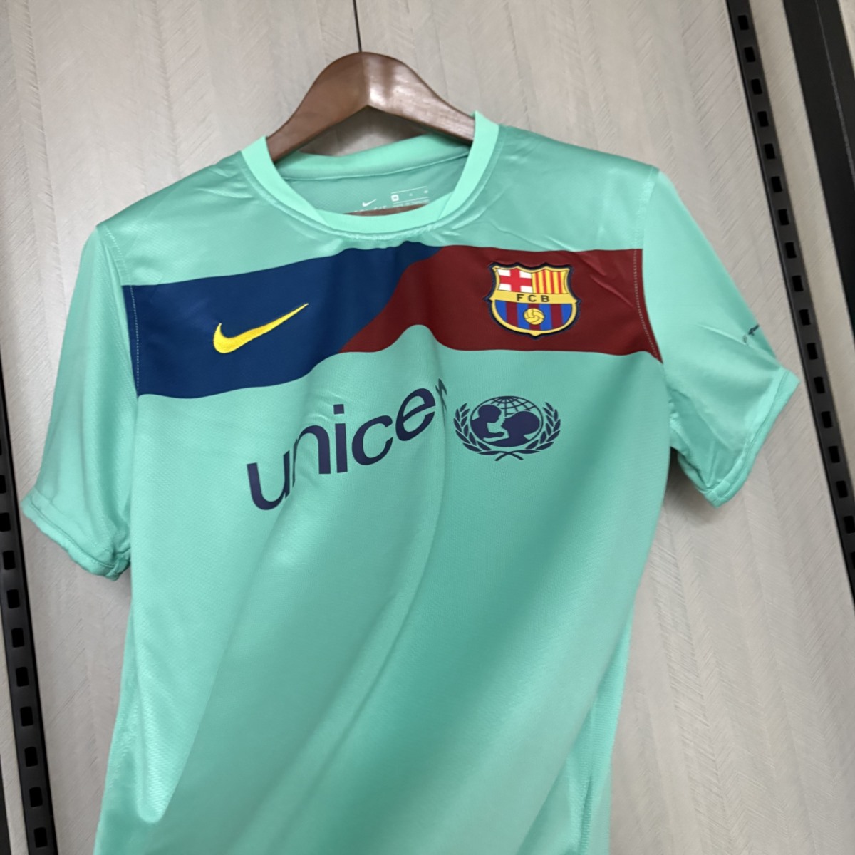 Retro Barcelona 10/11 away jersey Fan Version