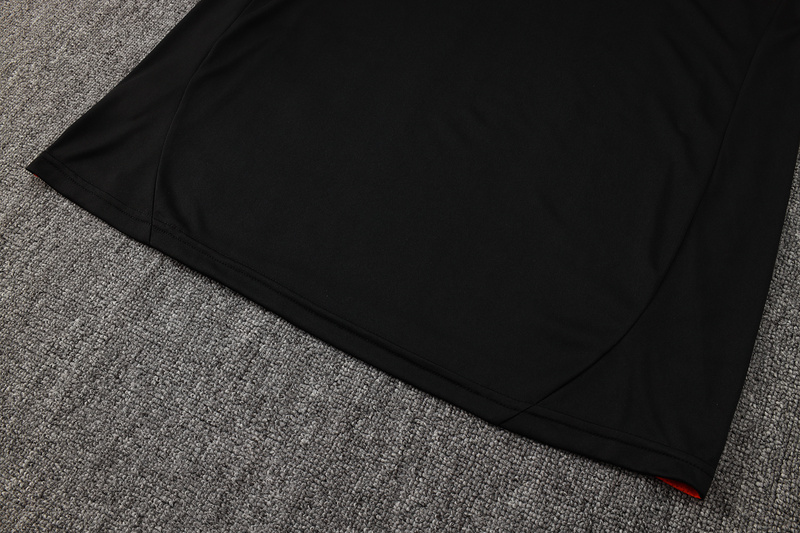 24/25 Internacional Black Training Set Shirt and Shorts
