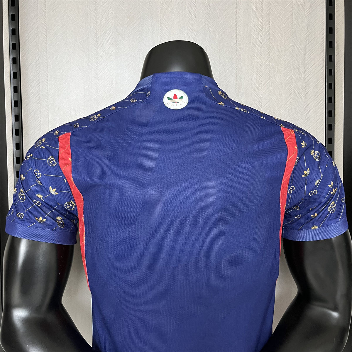 24/25 Real Madrid𝙂𝙐𝘾𝘾𝙄 GC Joint Special edition Jersey Player Version