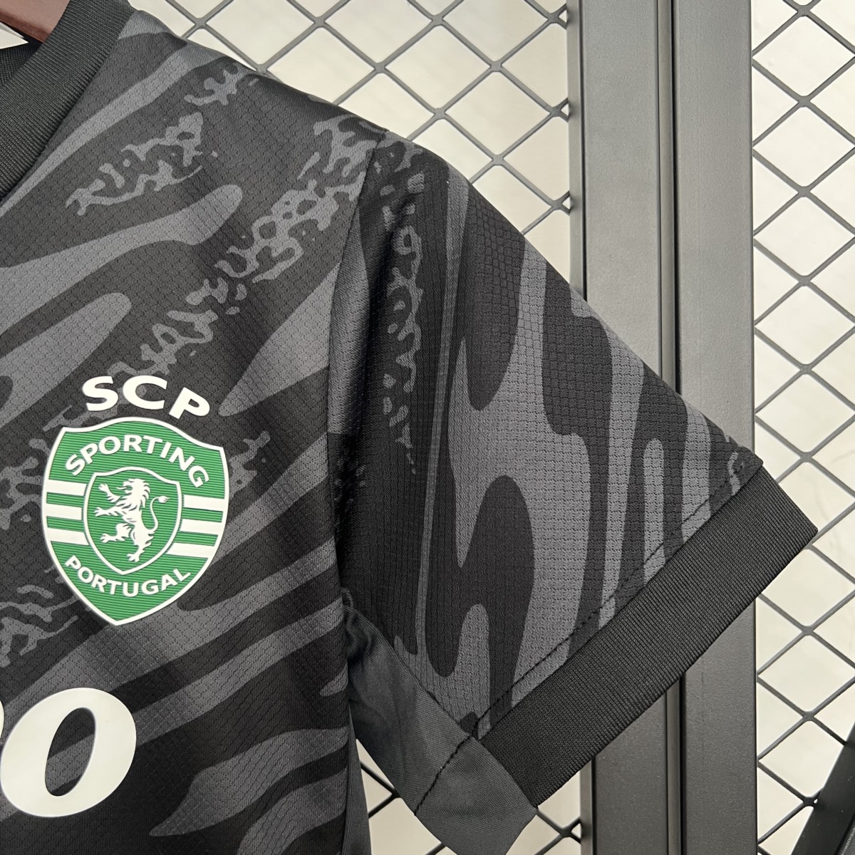 2025/26 Sporting Lisbon Goalkeeper Black jersey kids Kits size: 16-28