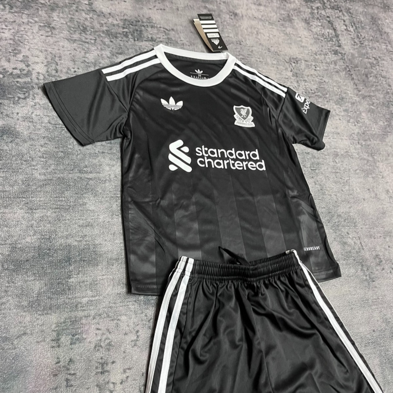 2024/25 Livepool Goalkeeper Black jersey kids Kits size: 16-28