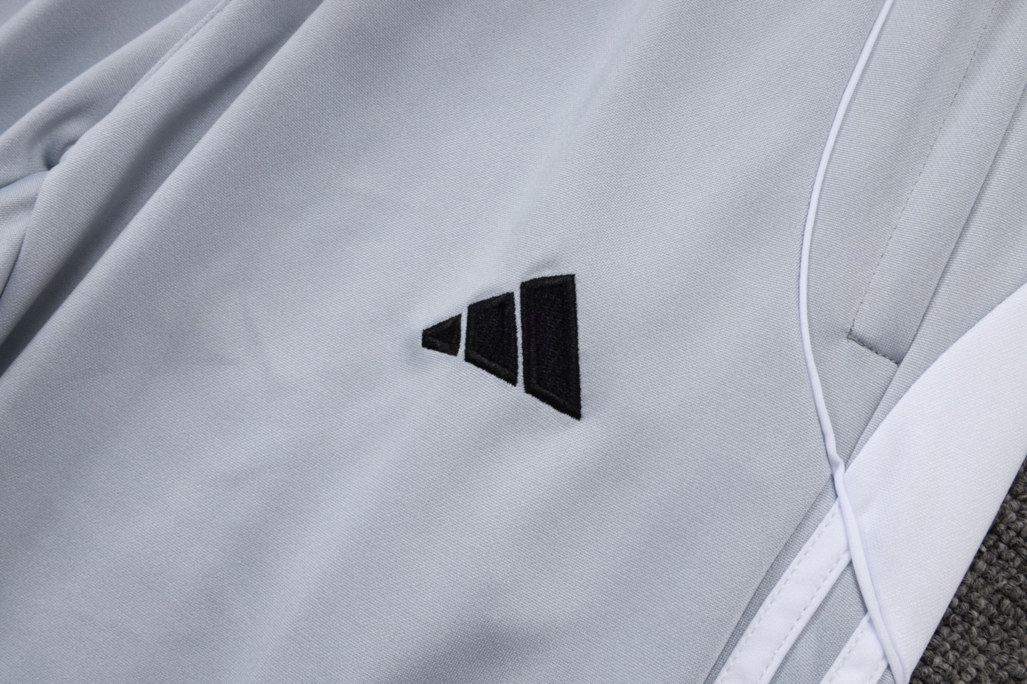 202526 Real Madrid off-white gray Long-sleeved half-pull training kit Football team kit