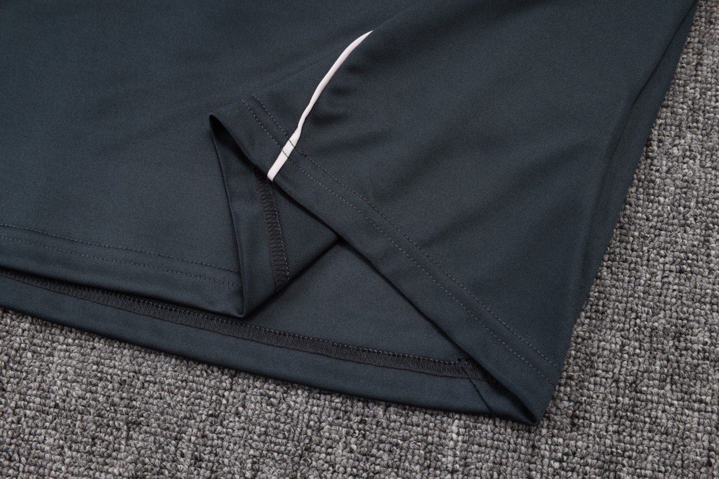 202526 Real Madrid dark gray Long-sleeved half-pull training kit Football team kit