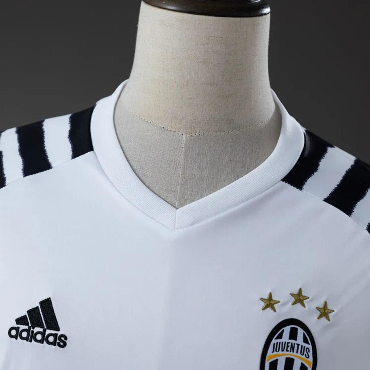 Retro Juventus 2016/17 Second Away Jersey Fan Version