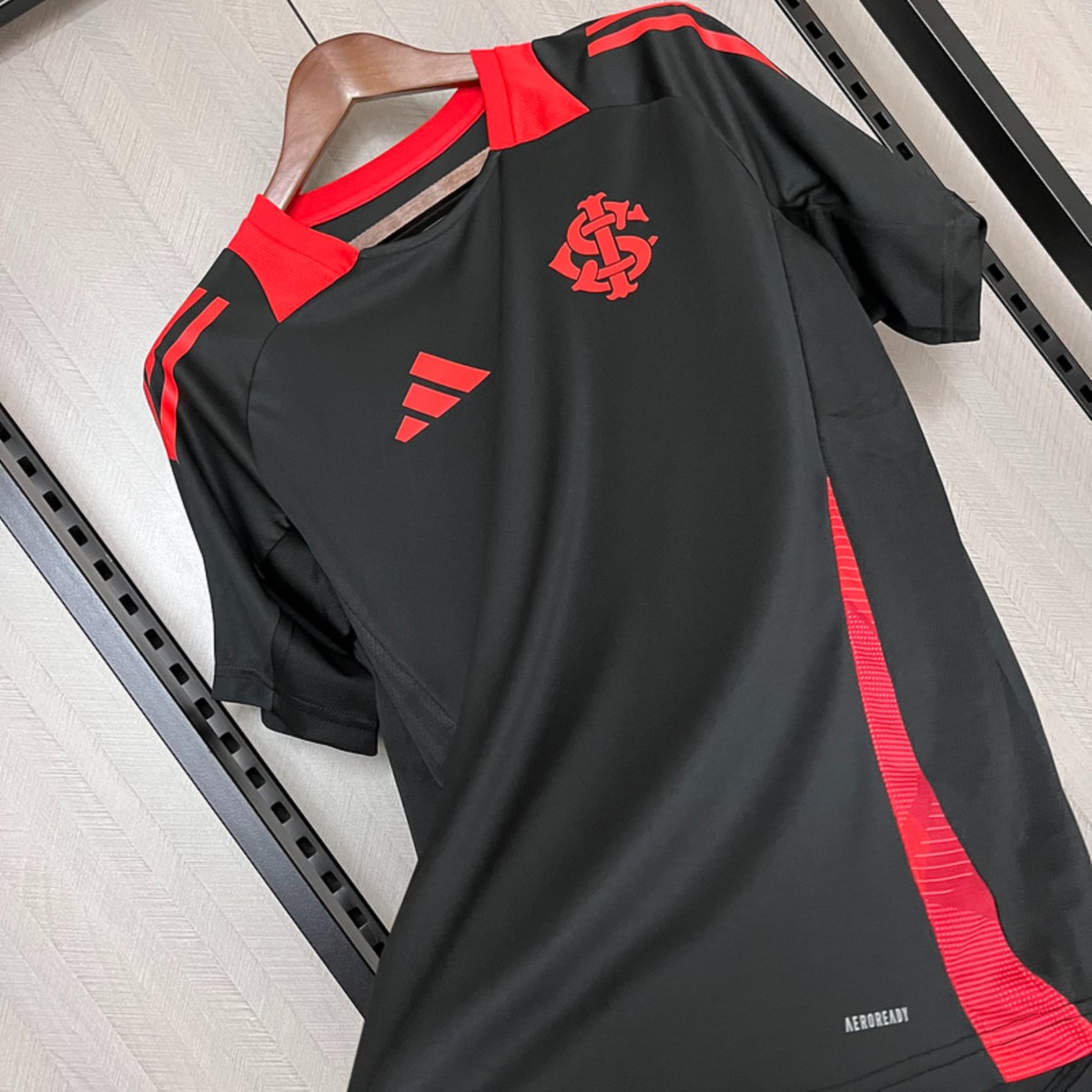 25/26 Internacional Black Training Jersey Fan Version