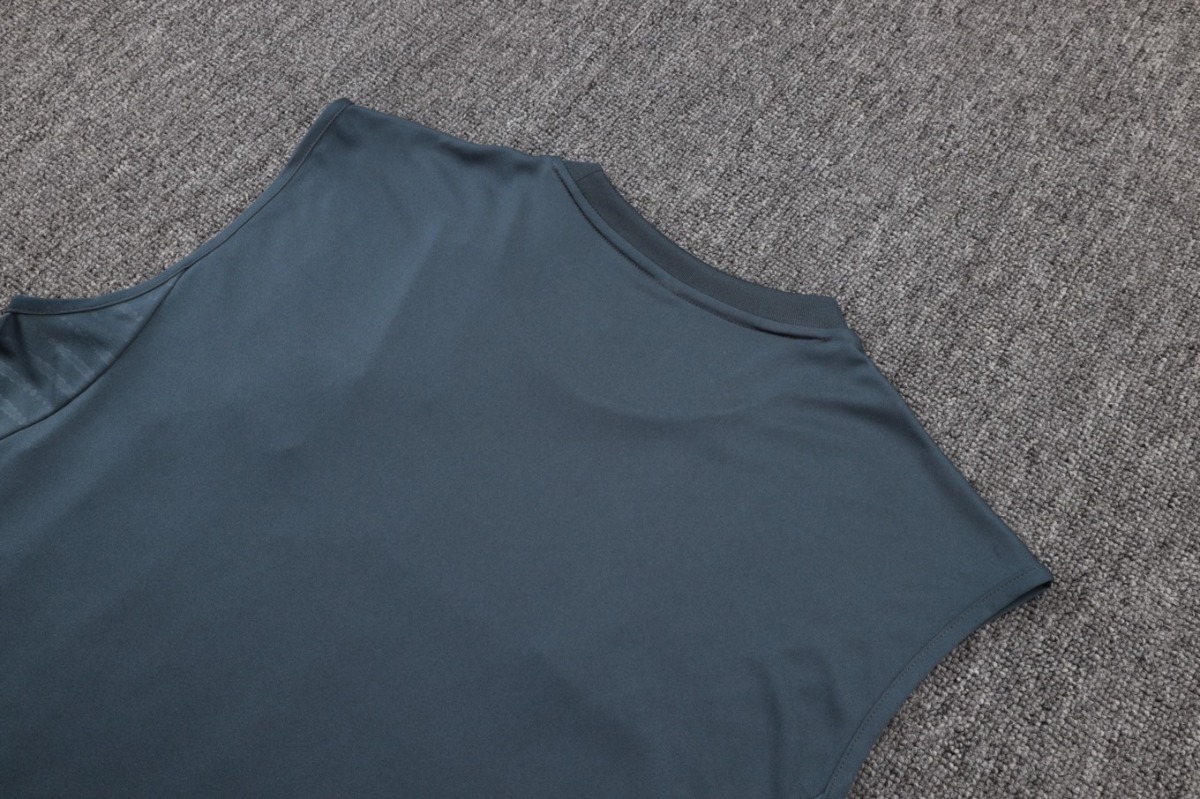 2026 Bayern Munich Dark grey Training Set Shirt and Shorts
