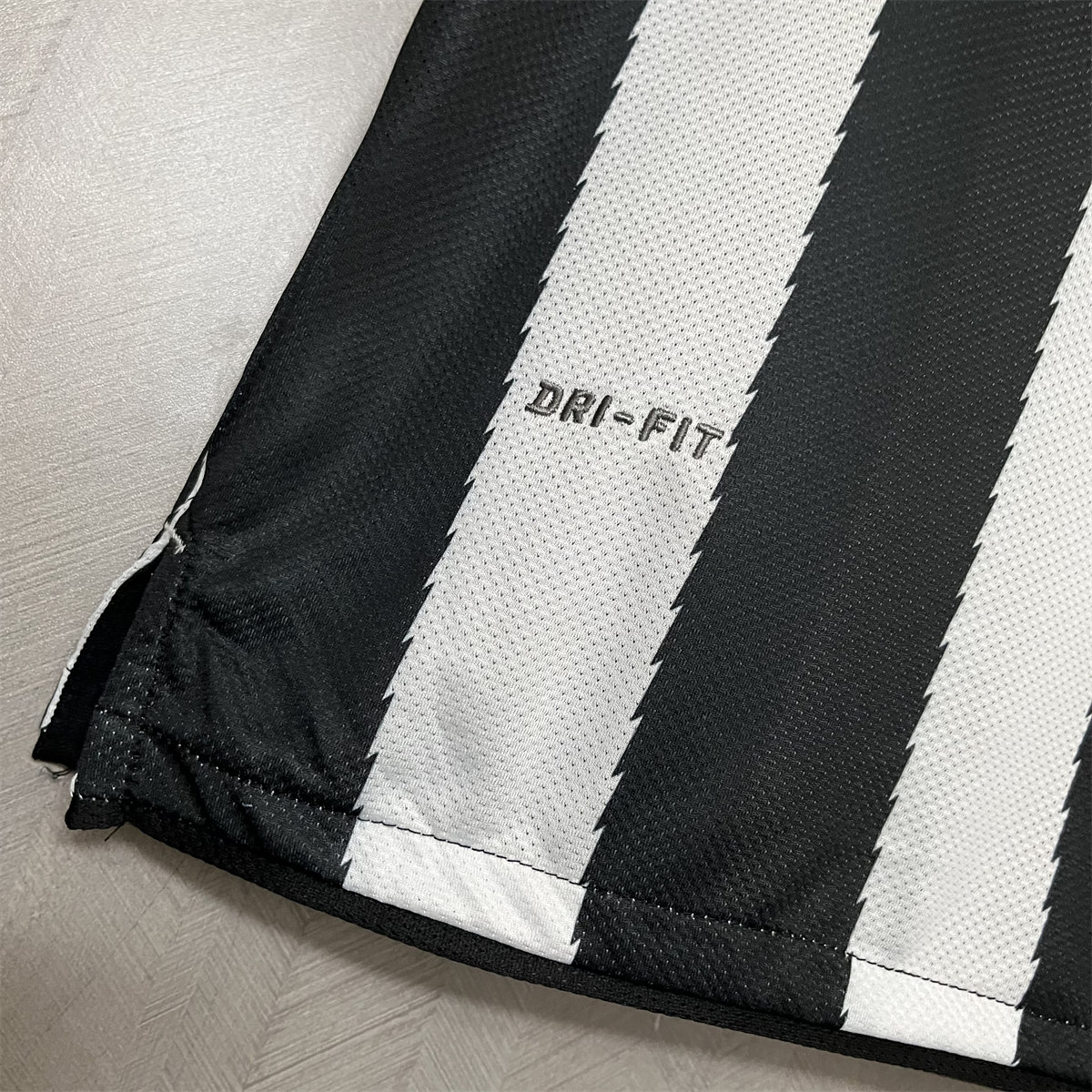 Retro Juventus 10/11 Home  jersey Fan Version