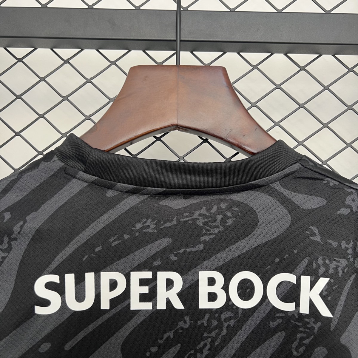 2025/26 Sporting Lisbon Goalkeeper Black jersey kids Kits size: 16-28
