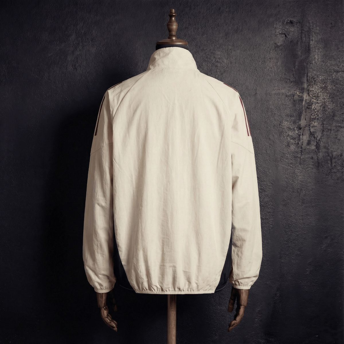 2026 Liverpool Beige Jacket Windbreaker Sport Unifom