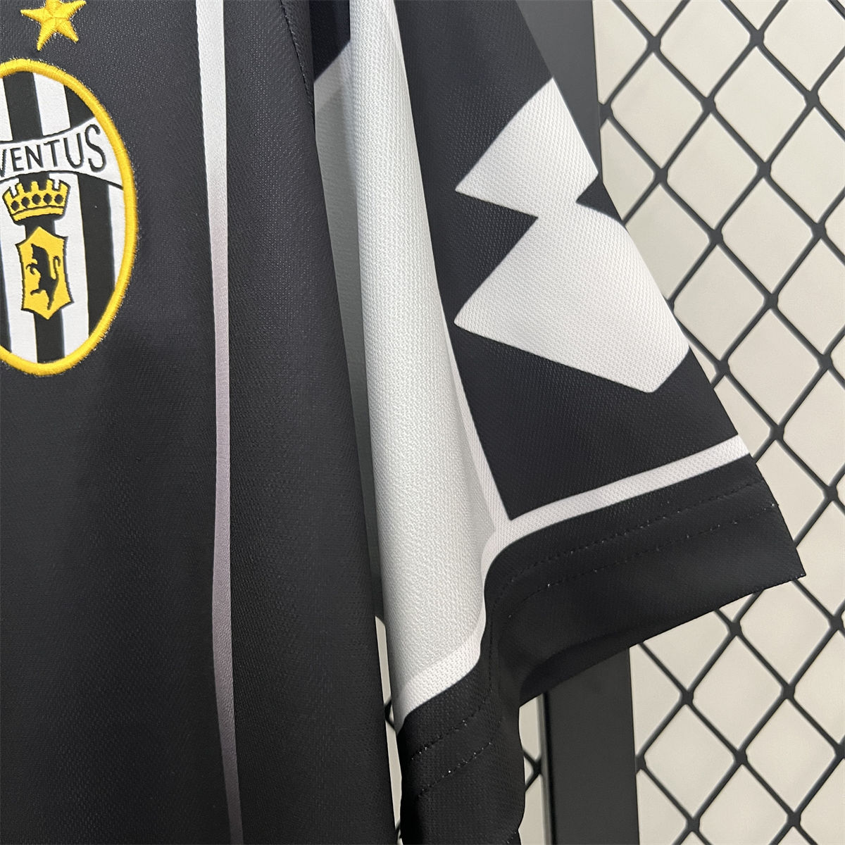 Retro Juventus 00/01 Black jersey Fan Version