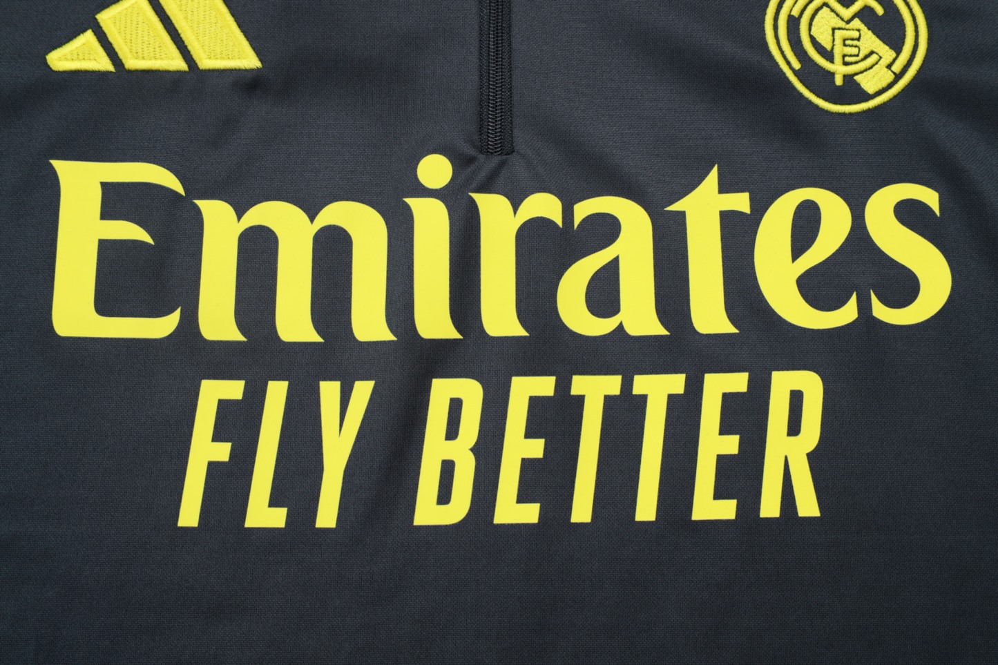 202526 Real Madrid Dark gray yellow Long-sleeved half-pull training kit Football team kit