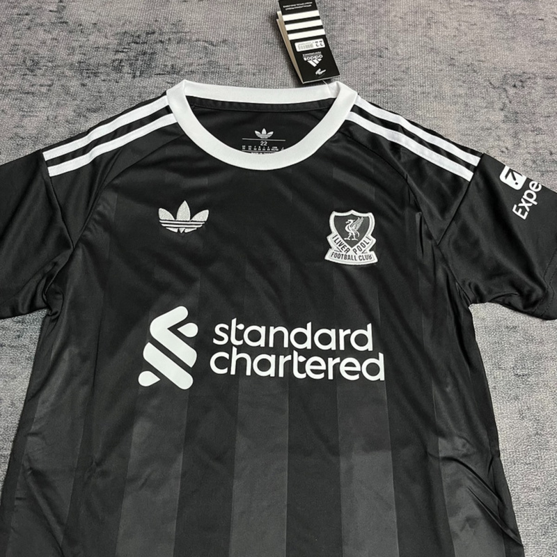 2024/25 Livepool Goalkeeper Black jersey kids Kits size: 16-28