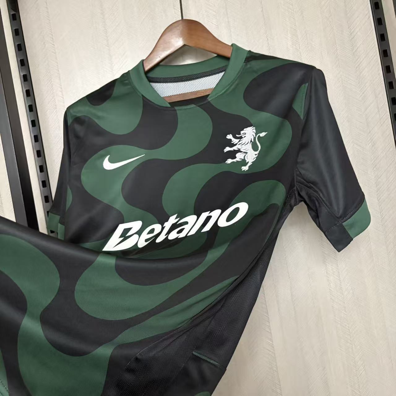 2025/26 Sporting Lisbon Second away jersey Fan version