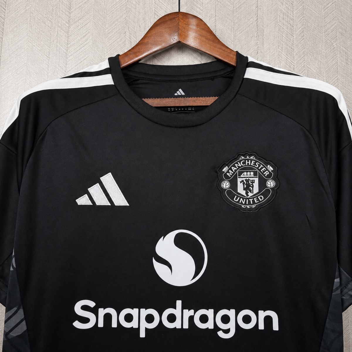 2026/27 Manchester United Black Goalkeeper Jersey FanVersion