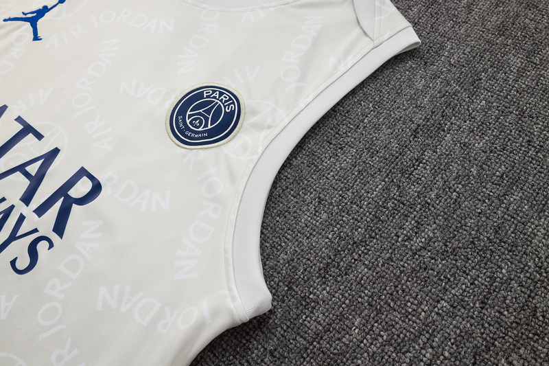 2025/26 Paris Light gray Training Set Shirt and Shorts