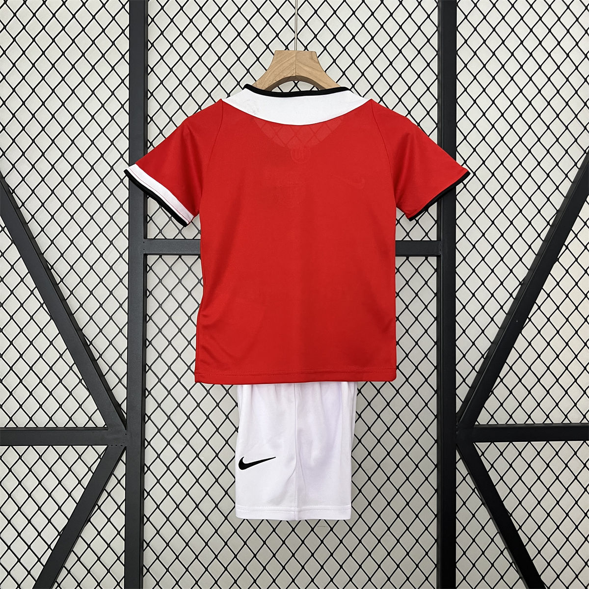 Retro Manchester United 05/06 home  jersey Kid Kits Size 16-28