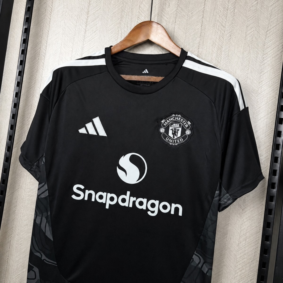 2026/27 Manchester United Black Goalkeeper Jersey FanVersion