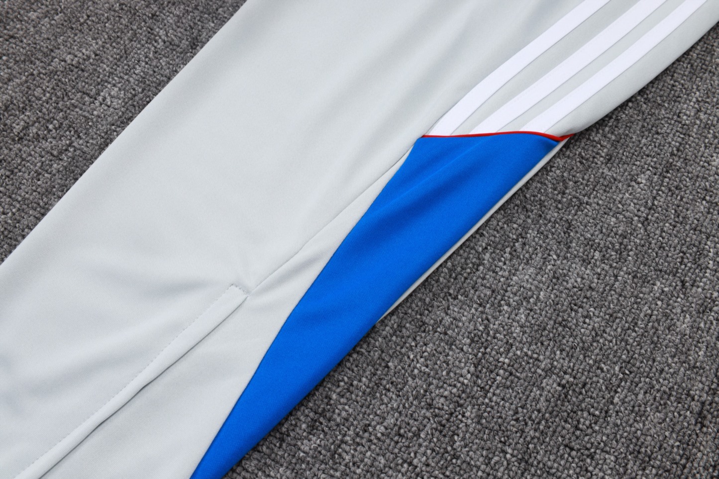 202526 Bayern Munich white-blue Long-sleeved half-pull training kit Football team kit