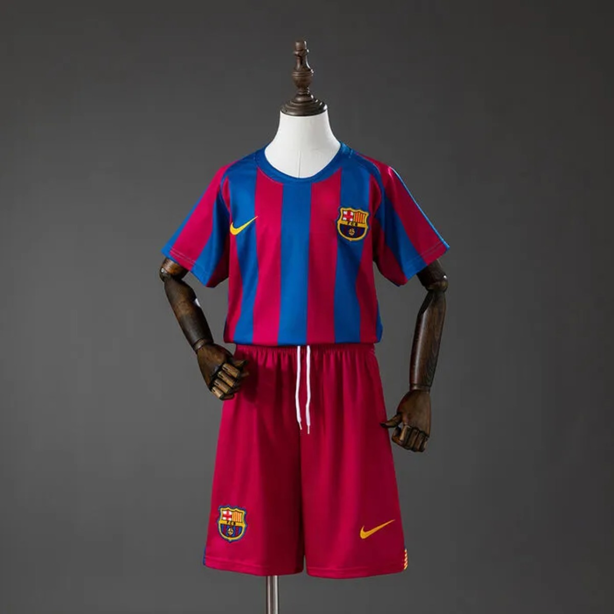 Retro Barcelona 2005/06 Home Kid Kits