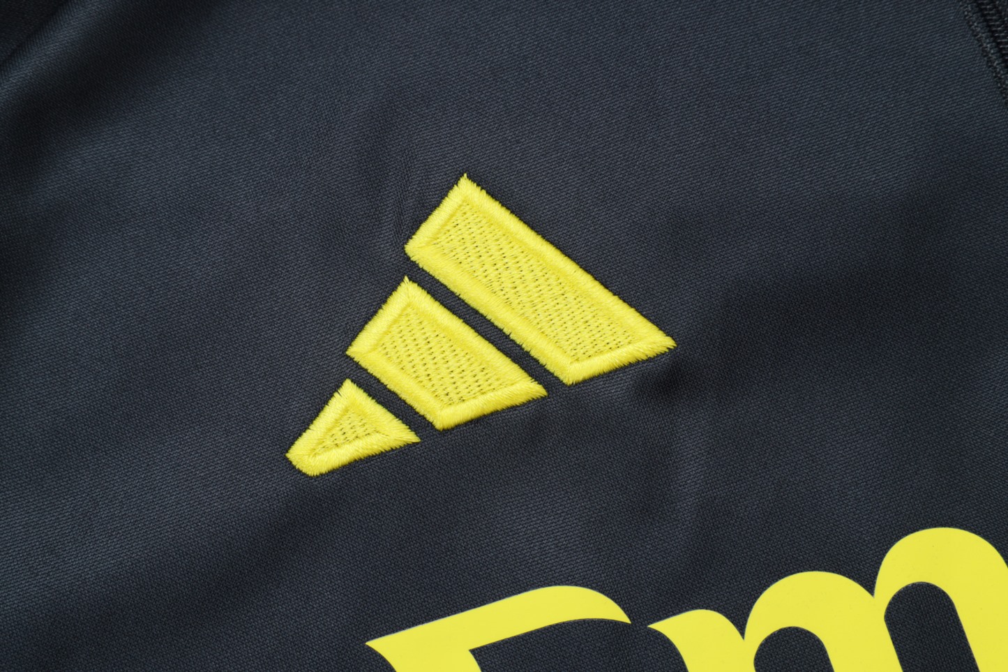 202526 Real Madrid Dark gray yellow Long-sleeved half-pull training kit Football team kit
