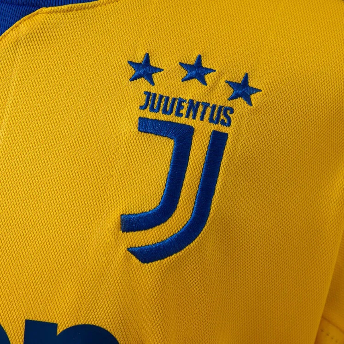 Retro Juventus 2017/18 Away Jersey Fan Version