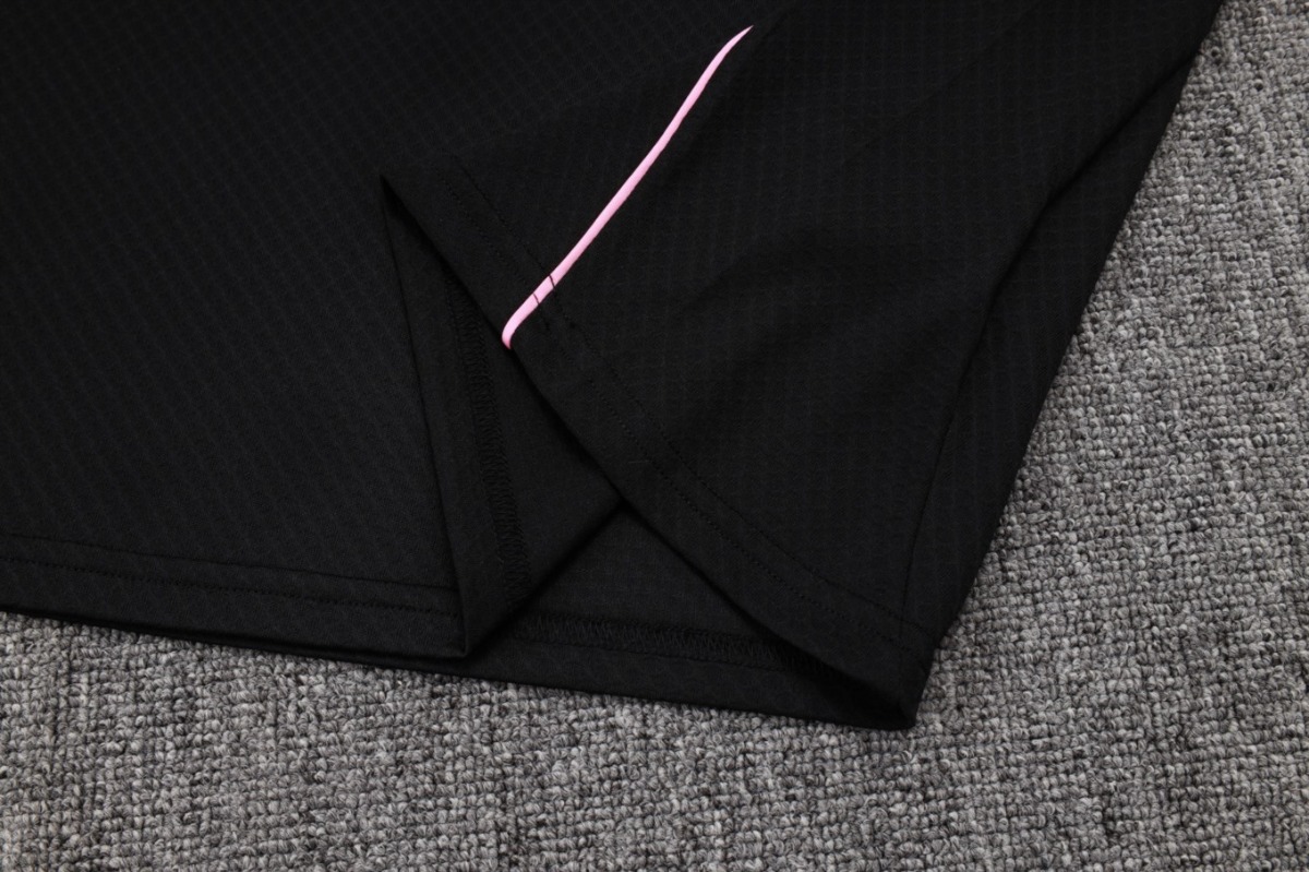2026 Juventus Off-white Training Set Shirt and Shorts