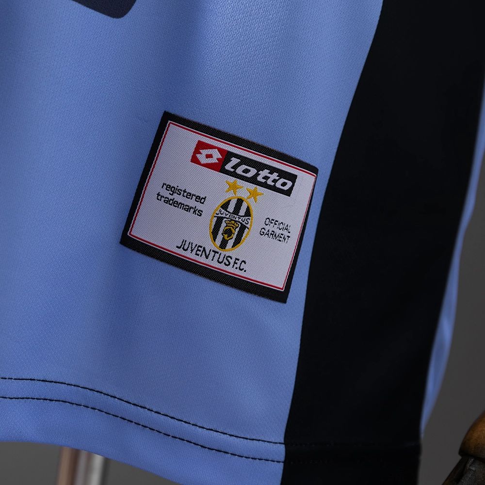 Retro Juventus 02/03 Goalkeeper jersey Fan Version
